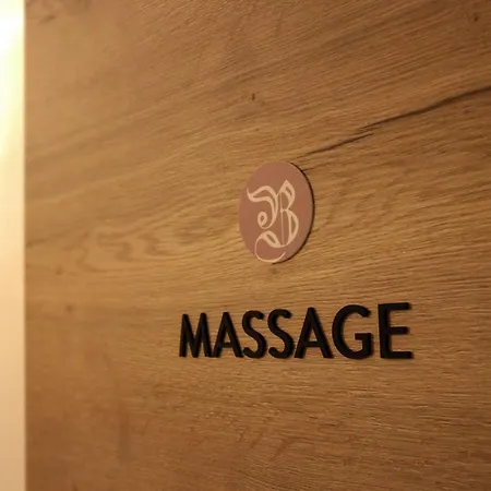 Bergzauber Wohlfuehlchalets - Skipiste - Private Sauna Apartament *