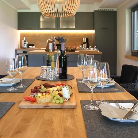 Bergzauber Wohlfuehlchalets - Skipiste - Private Sauna Apartment *
